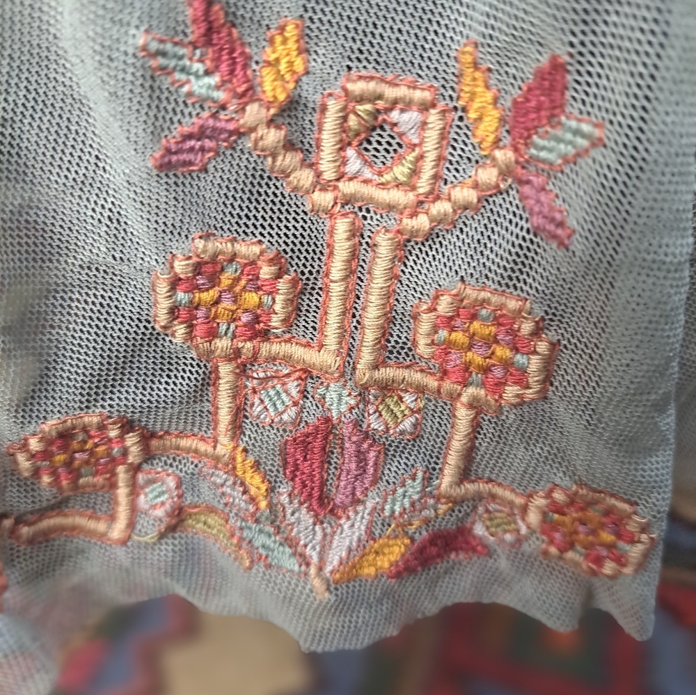 AzelHazel Embroidered Top - Picture 6 of 8